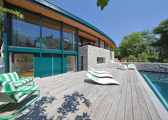 Spectaculaire villa d'architecte avec piscine à 2km des plages