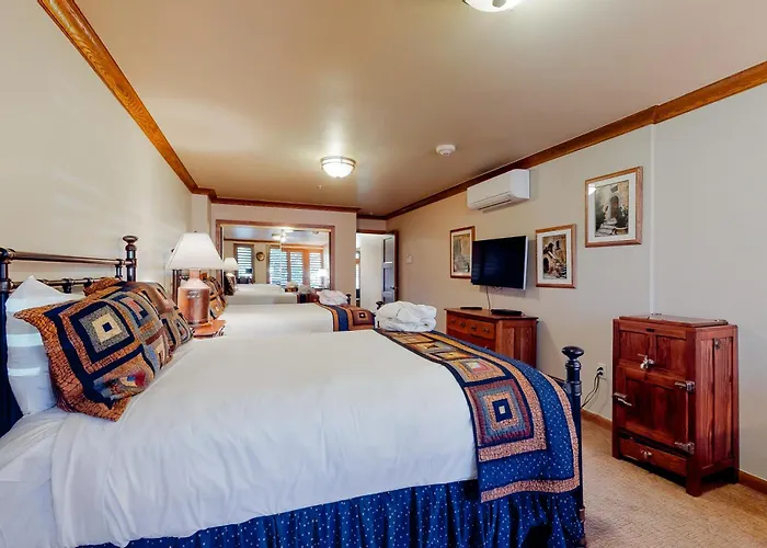 Lion Square Lodge