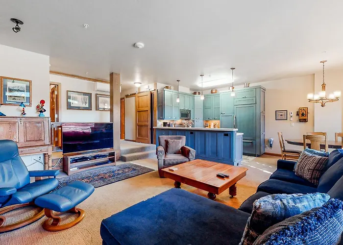 Lion Square Lodge