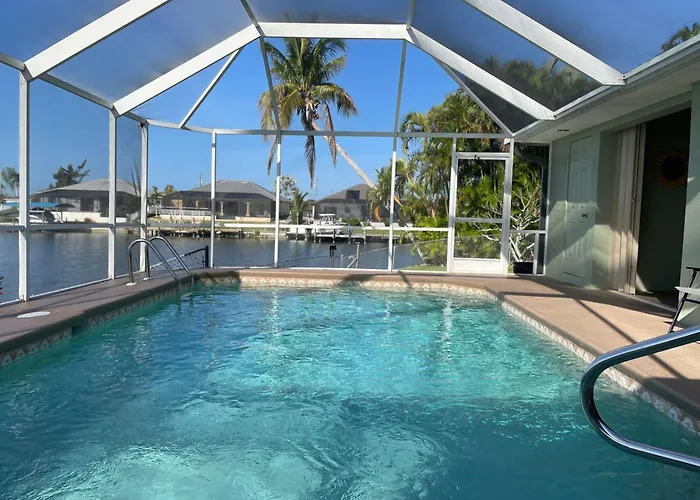 Relax With Nature In Our Waterfront 4 Bedroom -Heated Pool Home-King Bed