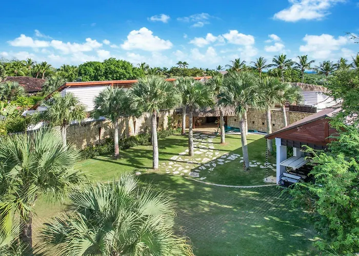 Unique Villa With Ocean And River Views - Staff & Golf Carts