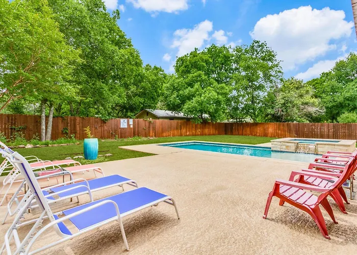 Private Pool & Hot Tub! Charming Hill Country Home Minutes To Wineries/Shops!