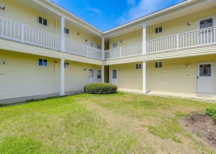 2 Mi To Drakes Island Beach: Condo W/ Porch!