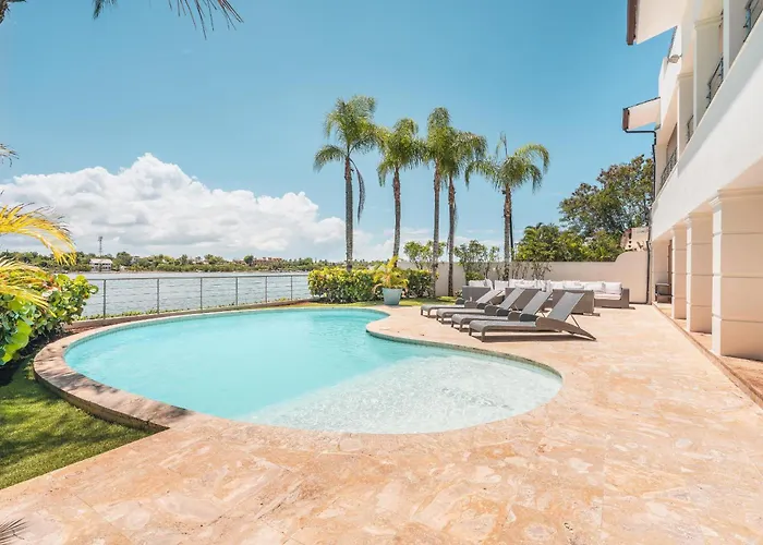 Seaside Bliss With Pool And Spectacular View