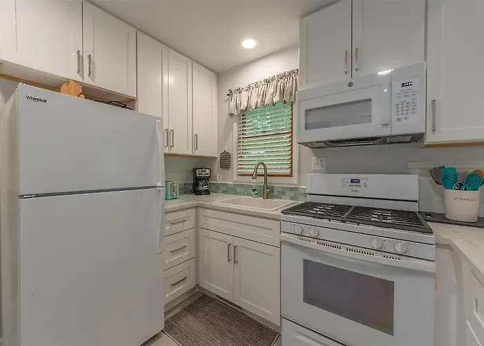 Goshorn 18 - Located In Goshorn Lake Resort - Shared Pool - Lake Access