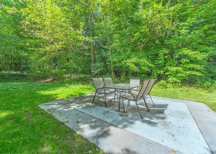 Goshorn 18 - Located In Goshorn Lake Resort - Shared Pool - Lake Access