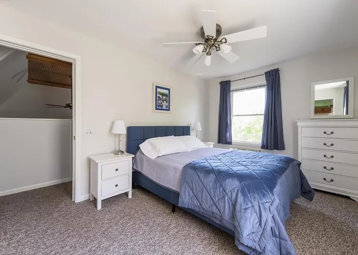 Goshorn 18 - Located In Goshorn Lake Resort - Shared Pool - Lake Access