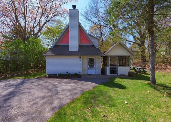 Goshorn 18 - Located In Goshorn Lake Resort - Shared Pool - Lake Access