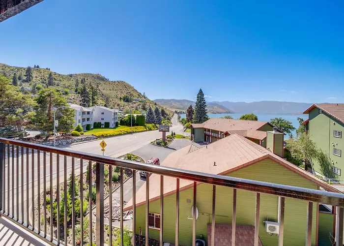 Pool, Hot Tub, & Beach Access! Chelan Family Haven