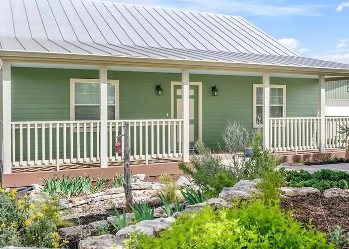 Howdy Haus - Pool Hot Tub Game Room & Glam Room
