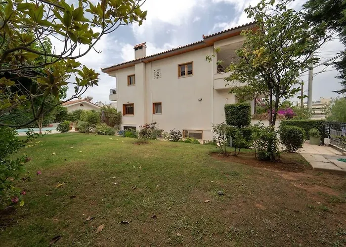 Private Entire Villa in Alimos