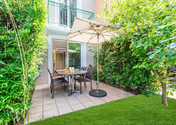 Hôtel 3 étoiles: Résidence Pierre&Vacances le Hameau de la Pinède
