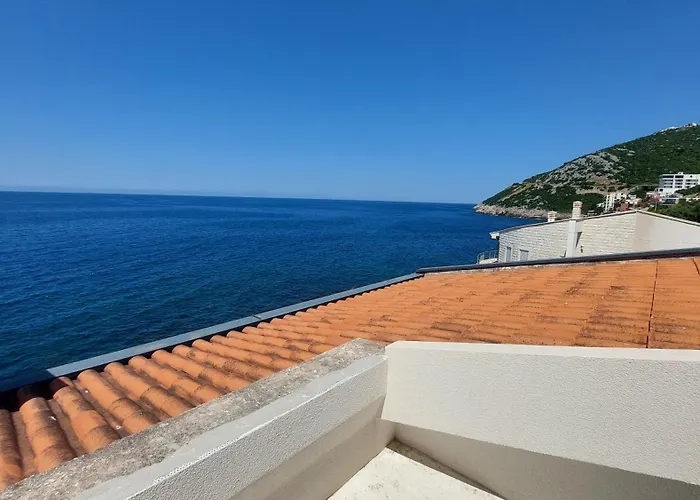 Sea Cliff Villa