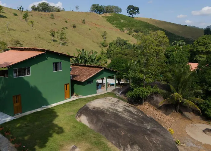 Chalés São João - a 500m da Cachoeira de Bom Jardim - com piscina