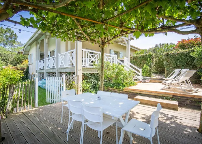 Unique Pool Villa 500M From The Beach, Hamptons Style With Beautiful Garden