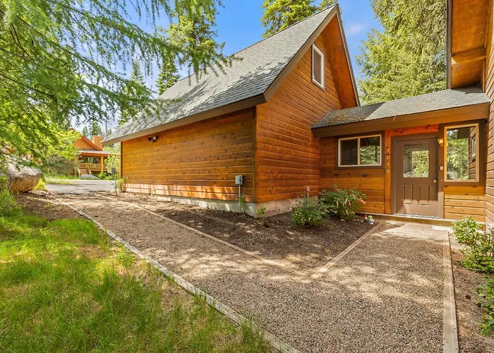 New! Cedar Chalet -On Golf Course, Clubhouse Access With Gym, Seasonal Pool & Hot Tub