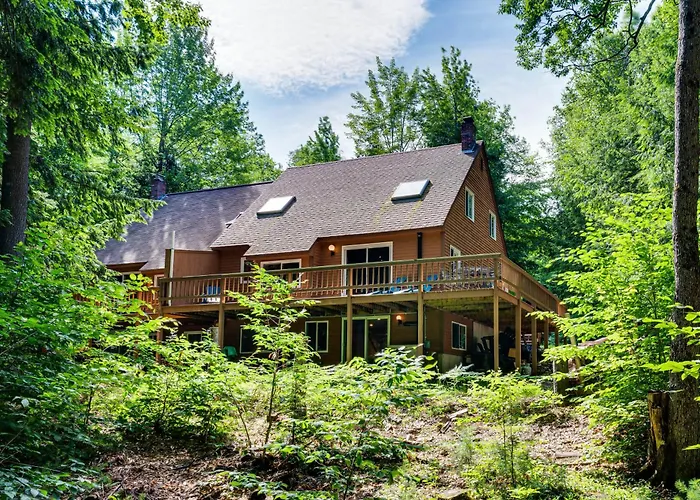 Bartlett Vacation Rental W/ Wraparound Deck!