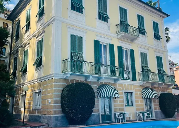 Self Catering: Hotel Miramare