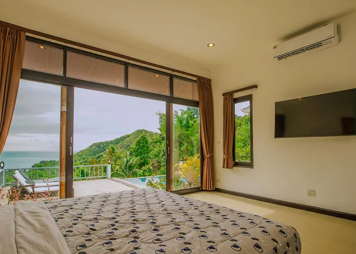 Luxurious Pool Villa With Great Sea View