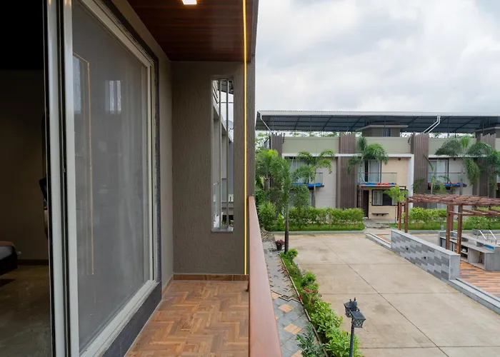 Alaya Stays Imperial Serenia 3-Bhk With Common Pool & Garden Near Karla Cavs And Bhushi Dam