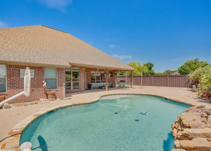 Sunny Stephenville Home W/ Pool: 4 Mi To Downtown