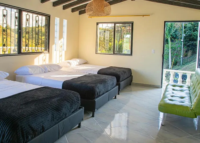 Hermosa Finca Con Vista A La Piedra Y Embalse De Guatape, Con Jacuzzi Y Piscina