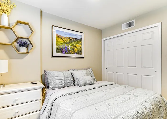 Cozy & Centrally Located Slc Condo W/ Balcony!