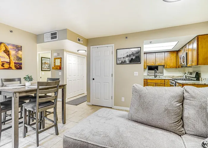 Cozy & Centrally Located Slc Condo W/ Balcony!
