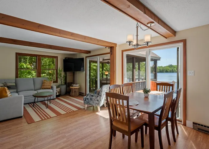 Idyllic Lakeside Getaway Home