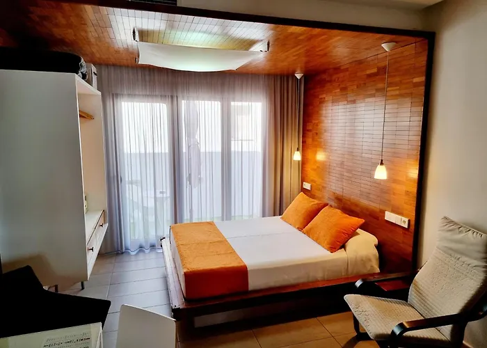 Hotel cerca del colegio: Apartamentos El Arrecife