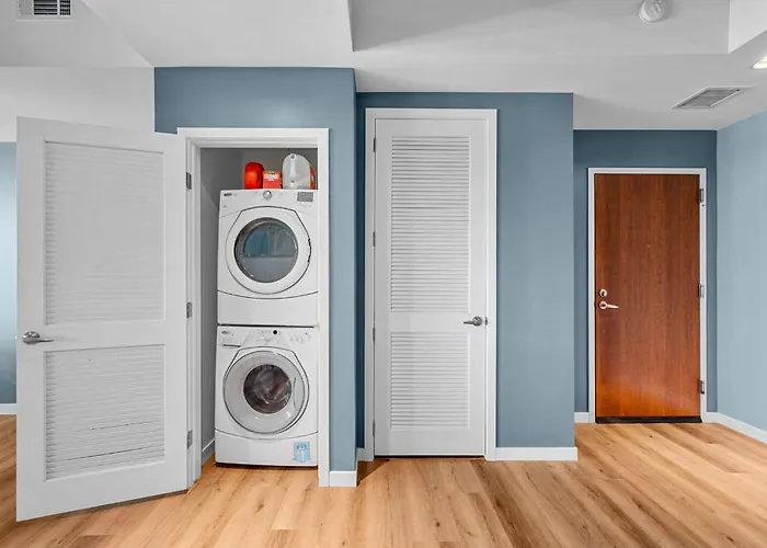 1700 Bassett, Unit 818