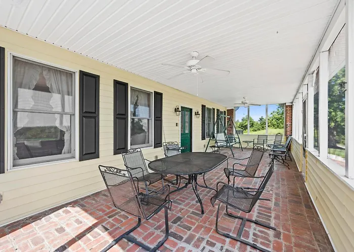 Country Lodge For 18, With Pool And Pond, Near Ark