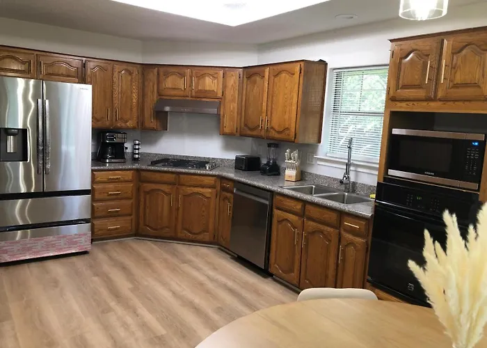 Luxury Pool Retreat Near Downtown Dallas