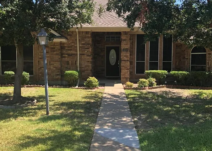 Luxury Pool Retreat Near Downtown Dallas