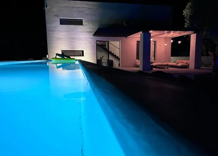 Aeneas Villa Pool&Jacuzzi al mare Torre Guaceto
