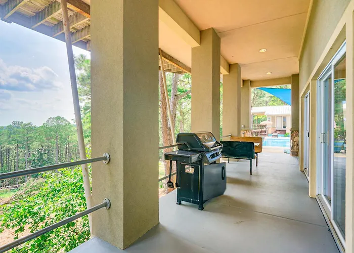Broken Bow Escape W/ Mountain Views & Pool Access!