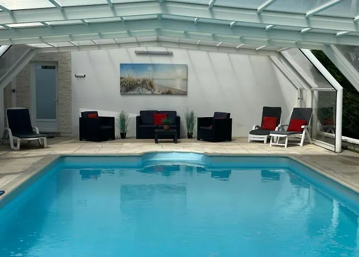 Gîte avec Piscine Couverte et Chauffée