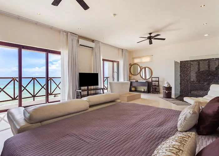 Casa Javi- Ocean Front Located Mid Isla Mujeres