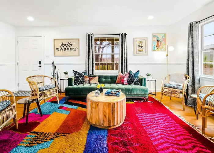 Howdy Haus - Pool Hot Tub Game Room & Glam Room