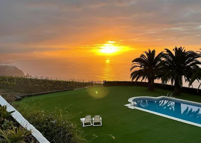 Villa en el campo con piscina privada a 2 mins y sunsets!