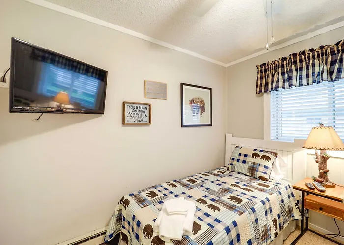 Hike, Golf & Ski: Beech Mtn Condo W/ Resort Perks!