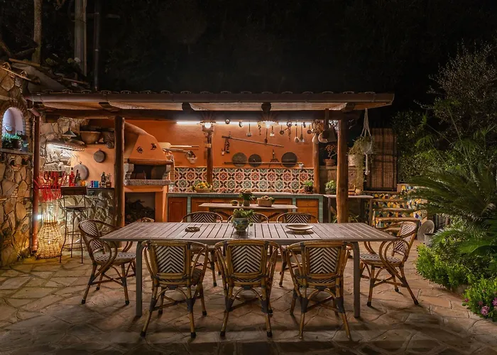 Villa Caruso Private Heated Pool & Sea View
