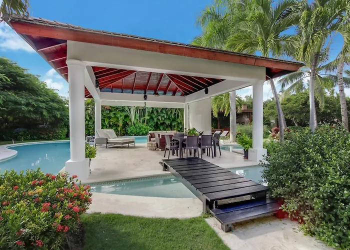 Beautiful Villa With Pool, Gym & Maid