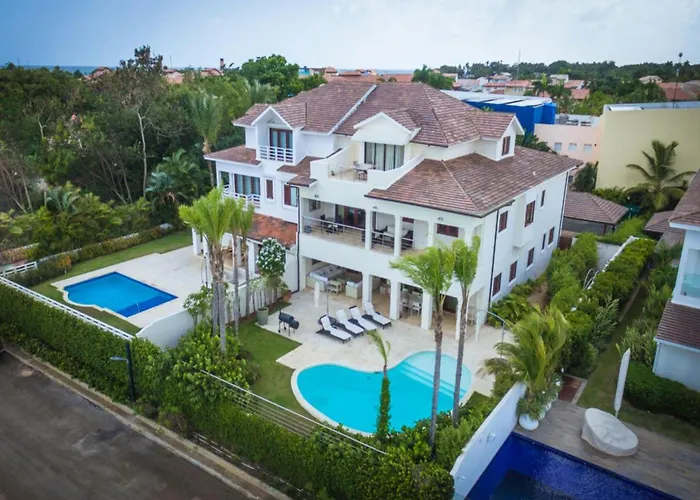 Seaside Bliss With Pool And Spectacular View