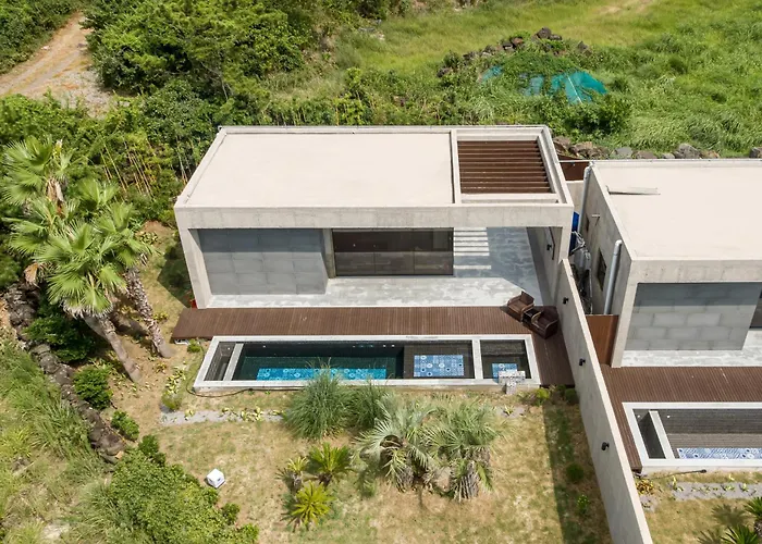 Ceylon Jeju Pool Villa
