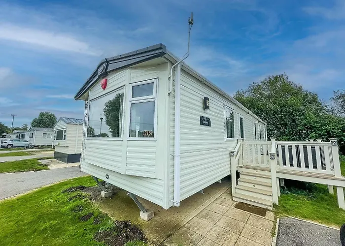Caravansleeps6-Hottub-Garden-Waterwonderland