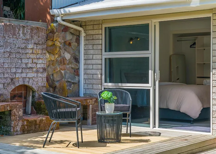 Tuis And Pools - Lake Taupo Holiday Home