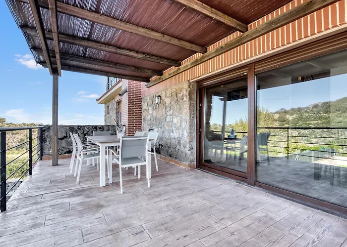 Villa de lujo de piedra, Cine para niños, Barbacoa, Vistas