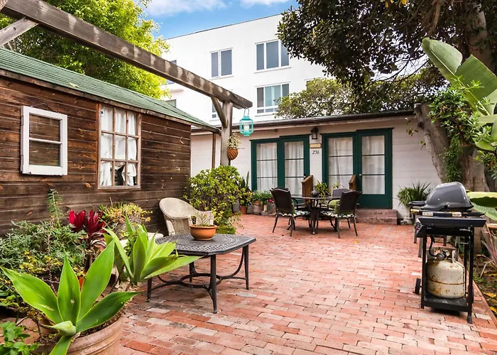 Vacation rental: Redwood Hollow Cottages