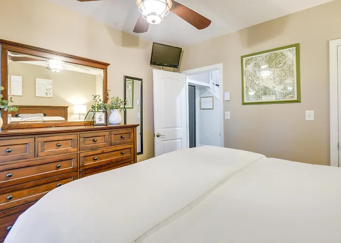 Gilford Townhome W/ Lakefront Beach & Pool Access!